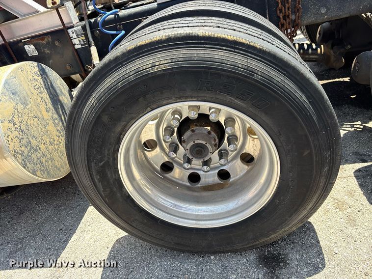 image for item EC3597 2004 Kenworth W900B semi truck