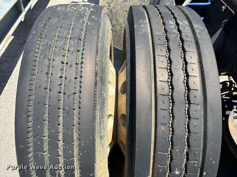 image for item EC3597 2004 Kenworth W900B semi truck