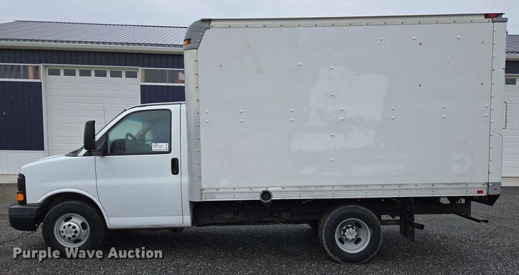 image for item EC4246 2011 Chevrolet Express 3500 box truck