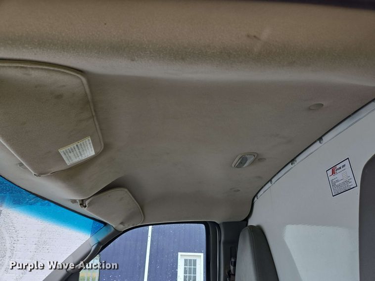 image for item EC4246 2011 Chevrolet Express 3500 box truck