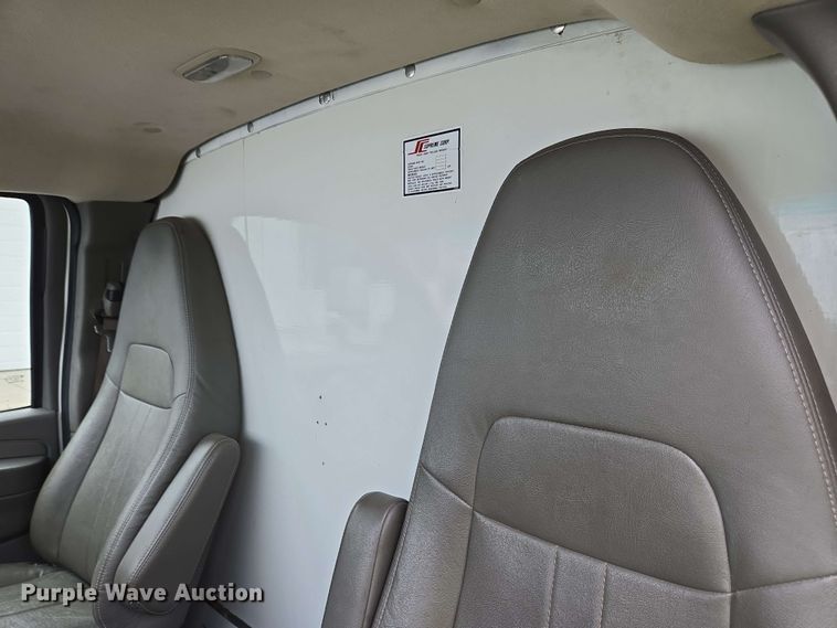 image for item EC4246 2011 Chevrolet Express 3500 box truck