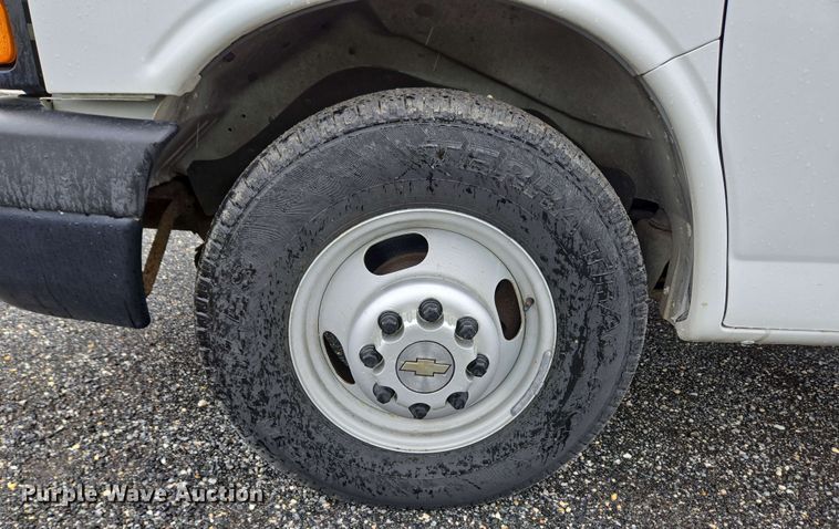 image for item EC4246 2011 Chevrolet Express 3500 box truck