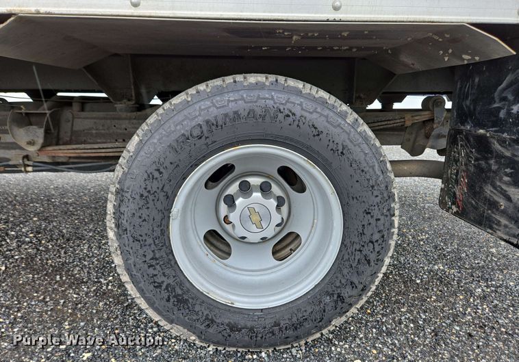 image for item EC4246 2011 Chevrolet Express 3500 box truck