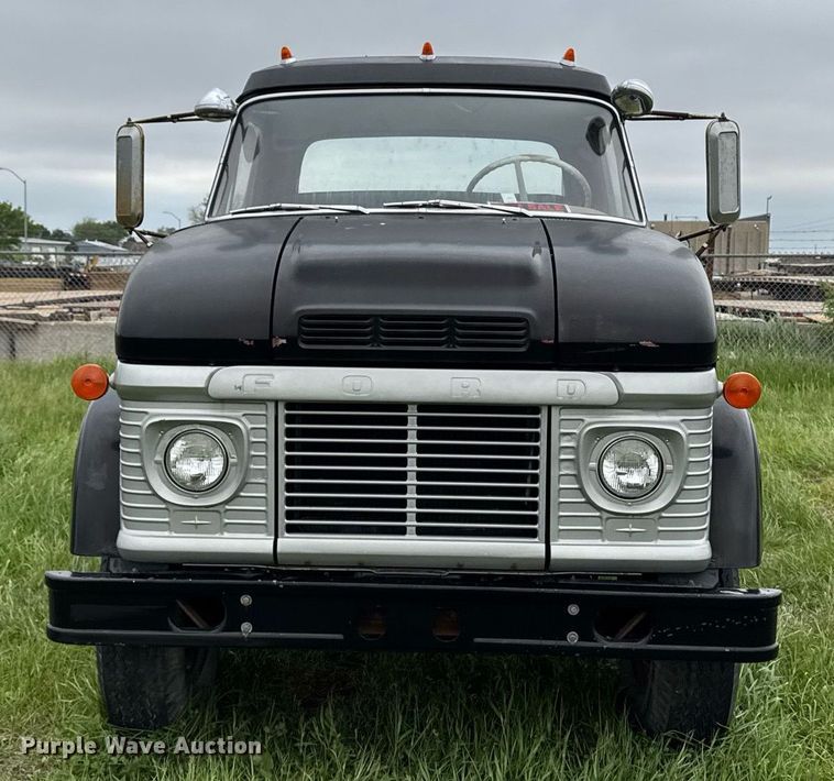 image for item EC7971 1966 Ford N750 truck cab and chassis