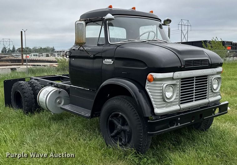 image for item EC7971 1966 Ford N750 truck cab and chassis