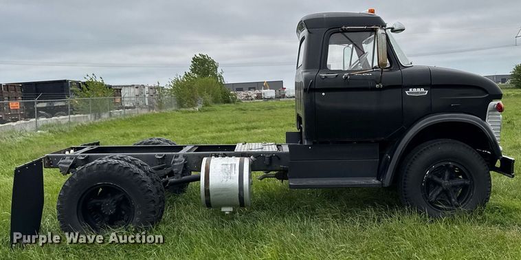 image for item EC7971 1966 Ford N750 truck cab and chassis