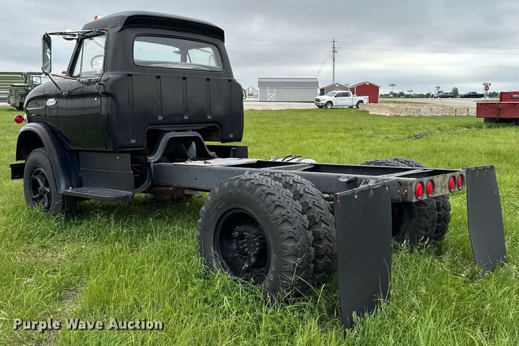 image for item EC7971 1966 Ford N750 truck cab and chassis