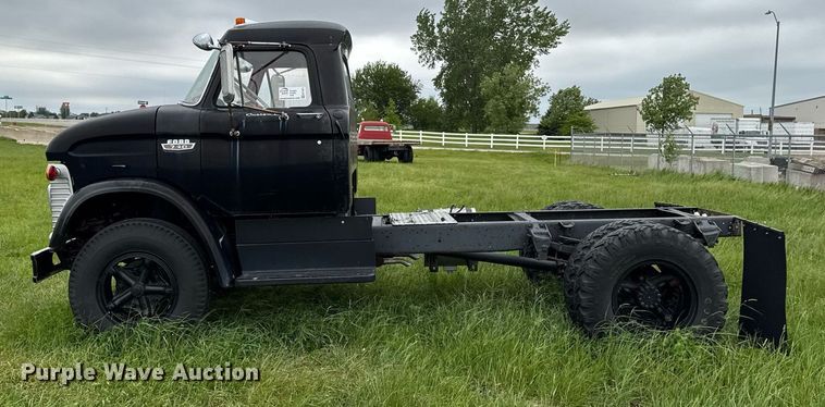 image for item EC7971 1966 Ford N750 truck cab and chassis