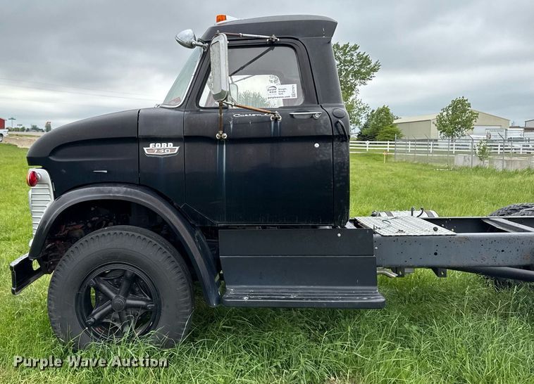 image for item EC7971 1966 Ford N750 truck cab and chassis