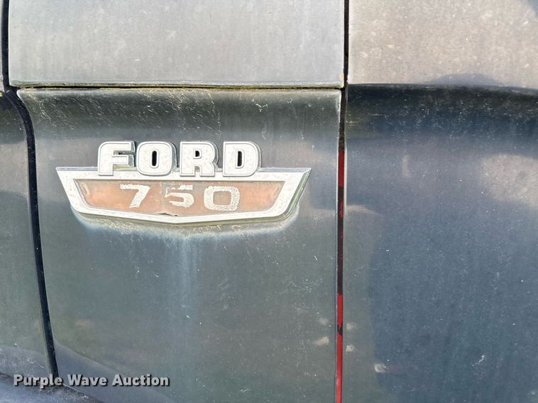 image for item EC7971 1966 Ford N750 truck cab and chassis