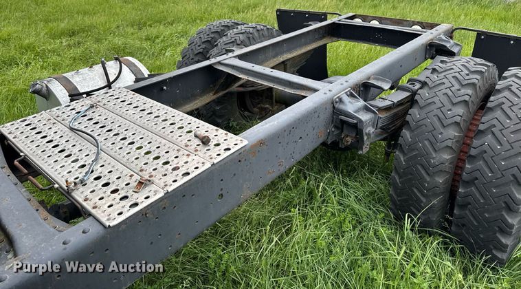 image for item EC7971 1966 Ford N750 truck cab and chassis