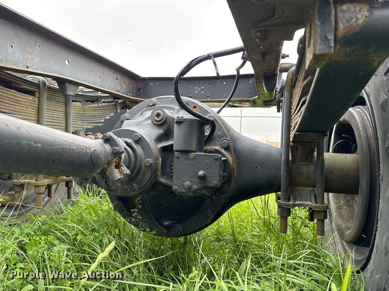 image for item EC7971 1966 Ford N750 truck cab and chassis