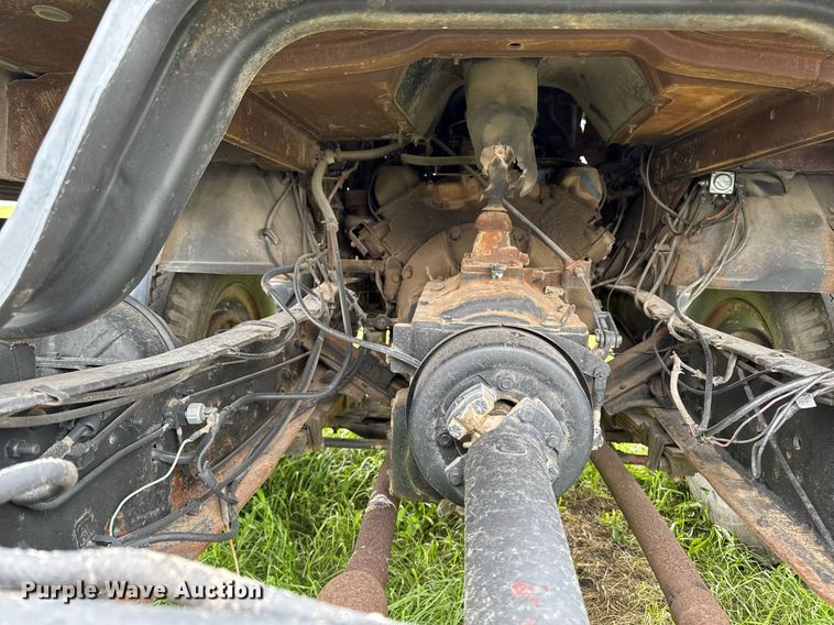 image for item EC7971 1966 Ford N750 truck cab and chassis