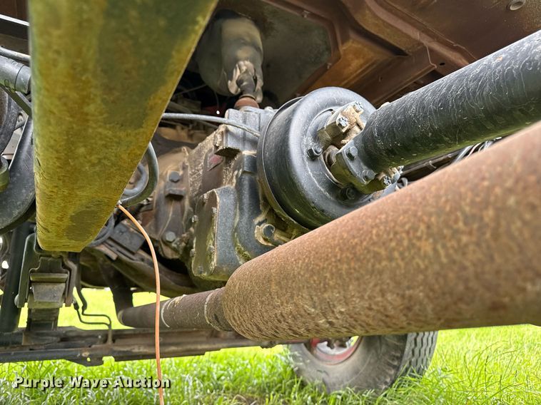 image for item EC7971 1966 Ford N750 truck cab and chassis