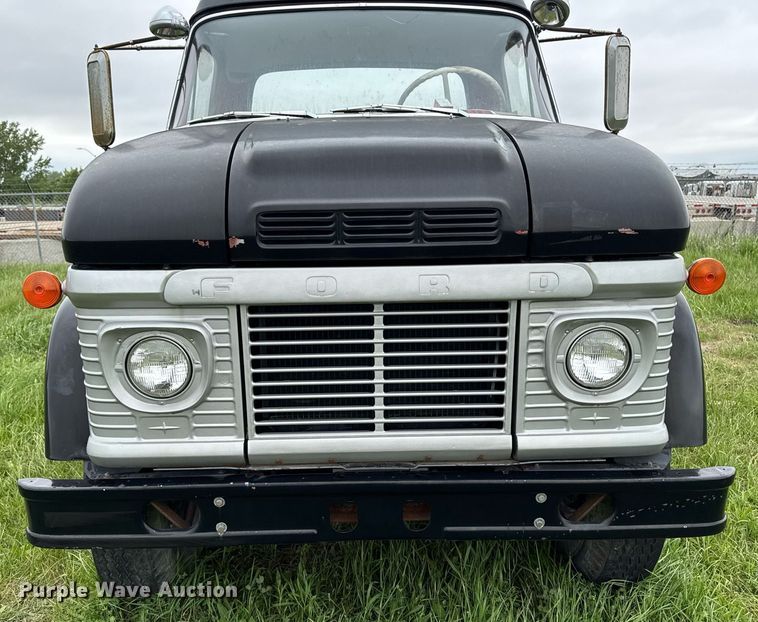 image for item EC7971 1966 Ford N750 truck cab and chassis