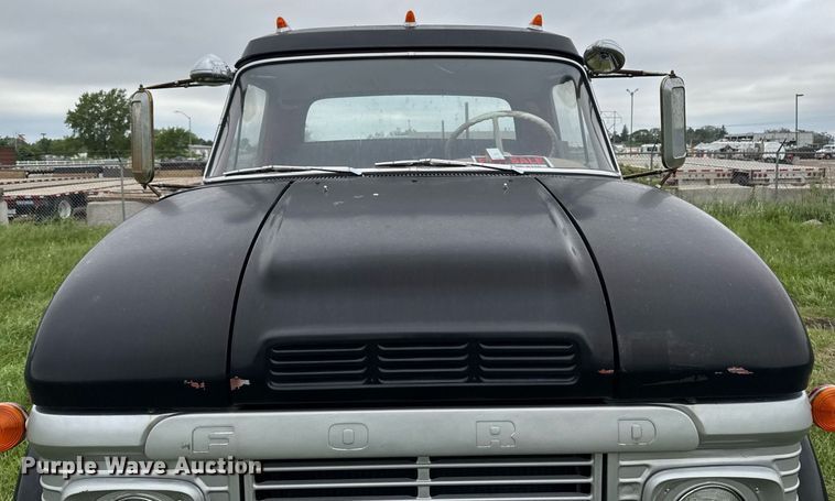 image for item EC7971 1966 Ford N750 truck cab and chassis