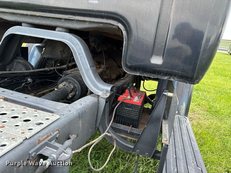 image for item EC7971 1966 Ford N750 truck cab and chassis