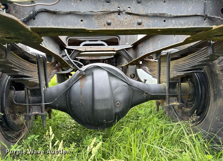 image for item EC7971 1966 Ford N750 truck cab and chassis