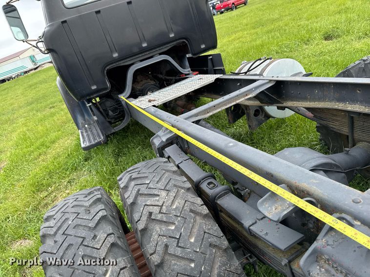 image for item EC7971 1966 Ford N750 truck cab and chassis