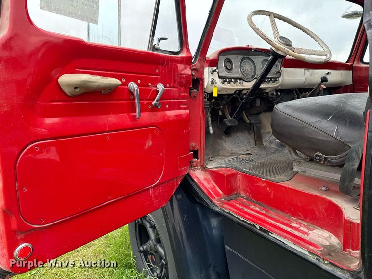 image for item EC7971 1966 Ford N750 truck cab and chassis