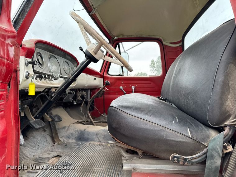 image for item EC7971 1966 Ford N750 truck cab and chassis