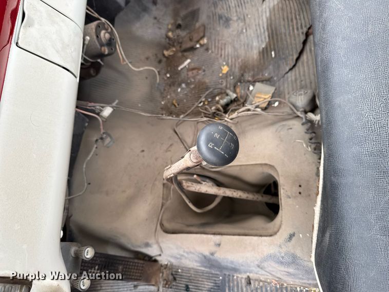 image for item EC7971 1966 Ford N750 truck cab and chassis