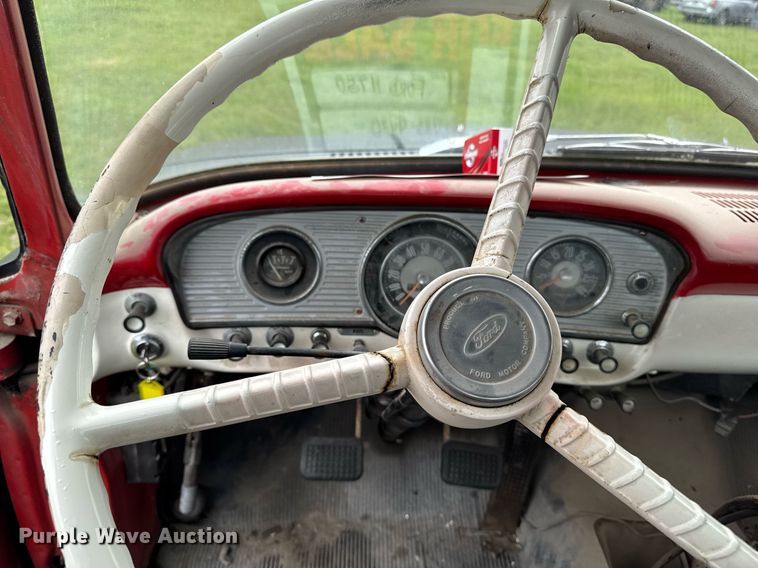 image for item EC7971 1966 Ford N750 truck cab and chassis