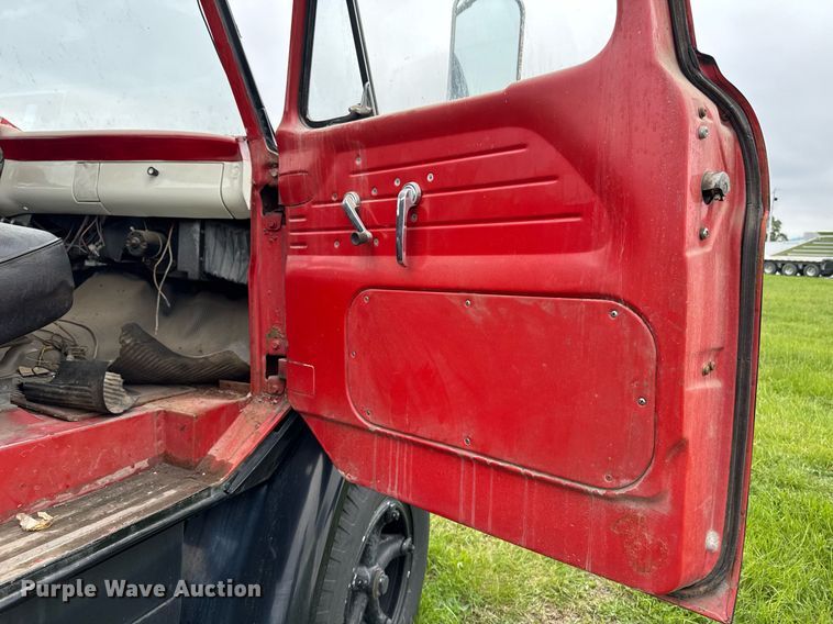 image for item EC7971 1966 Ford N750 truck cab and chassis