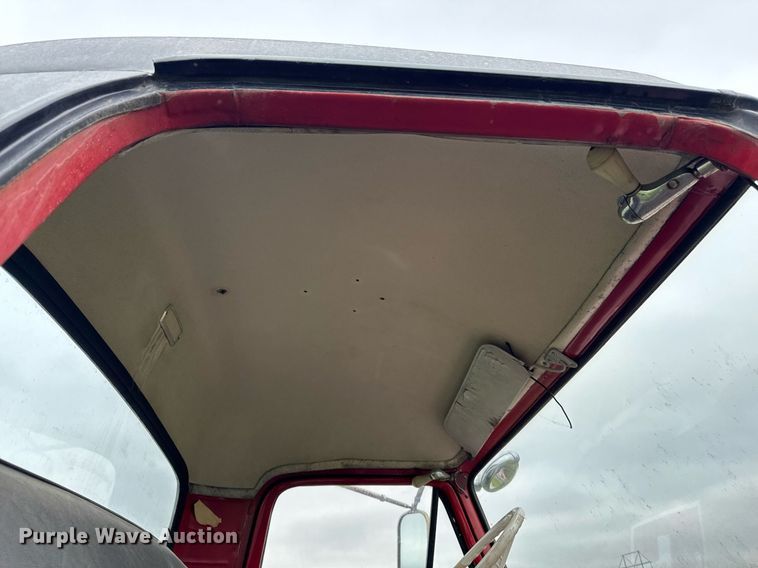 image for item EC7971 1966 Ford N750 truck cab and chassis