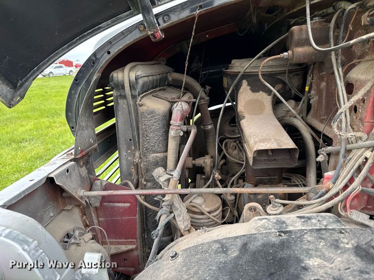 image for item EC7971 1966 Ford N750 truck cab and chassis