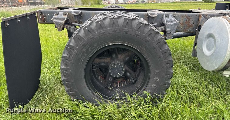 image for item EC7971 1966 Ford N750 truck cab and chassis