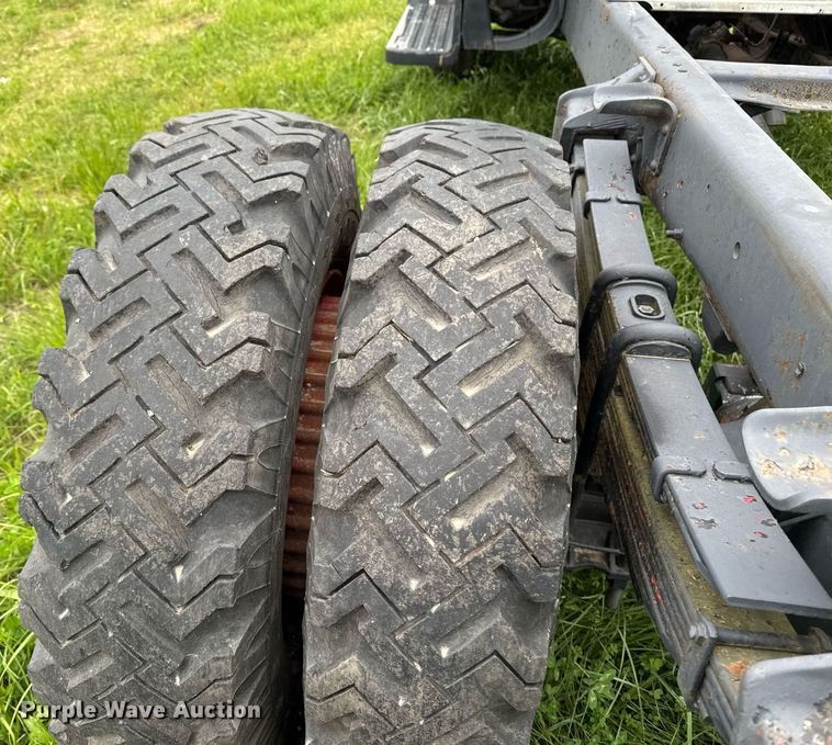 image for item EC7971 1966 Ford N750 truck cab and chassis