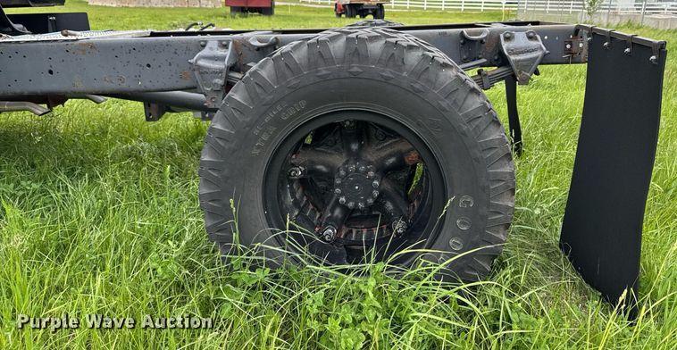 image for item EC7971 1966 Ford N750 truck cab and chassis