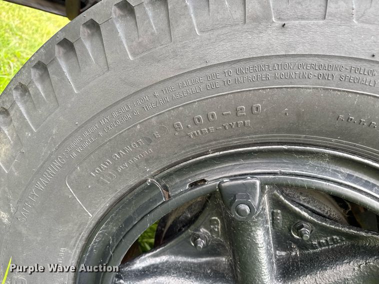 image for item EC7971 1966 Ford N750 truck cab and chassis