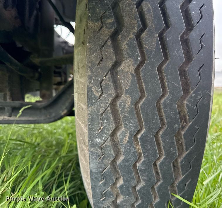 image for item EC7971 1966 Ford N750 truck cab and chassis