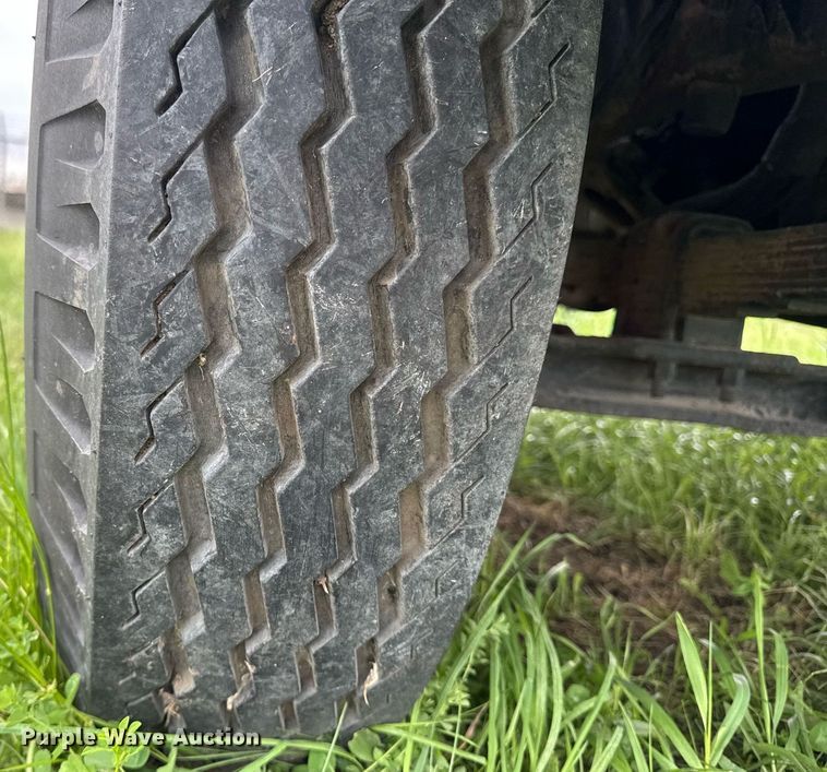 image for item EC7971 1966 Ford N750 truck cab and chassis