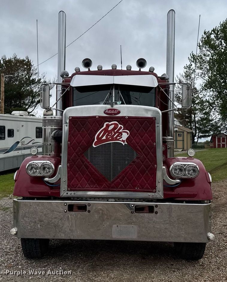 image for item EC7983 1981 Peterbilt 359 semi truck