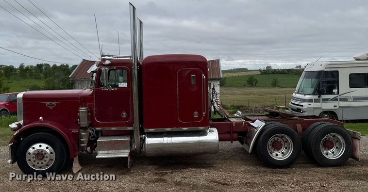 image for item EC7983 1981 Peterbilt 359 semi truck