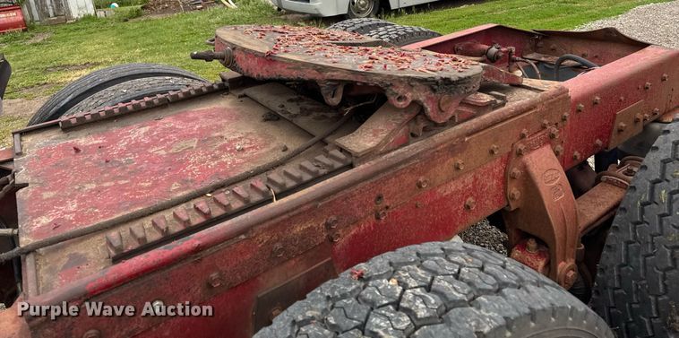 image for item EC7983 1981 Peterbilt 359 semi truck