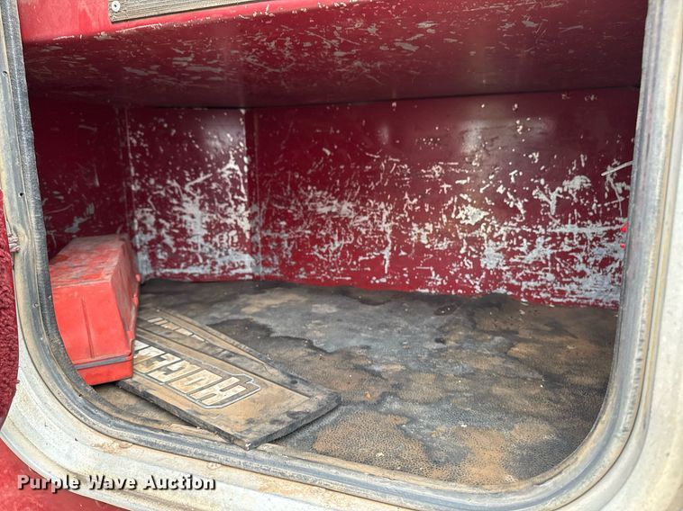 image for item EC7983 1981 Peterbilt 359 semi truck