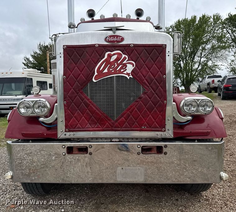 image for item EC7983 1981 Peterbilt 359 semi truck