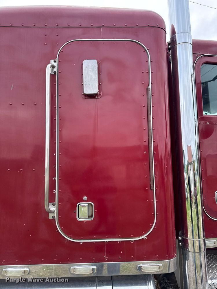 image for item EC7983 1981 Peterbilt 359 semi truck