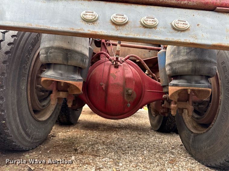 image for item EC7983 1981 Peterbilt 359 semi truck