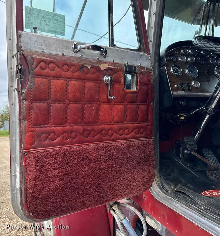 image for item EC7983 1981 Peterbilt 359 semi truck