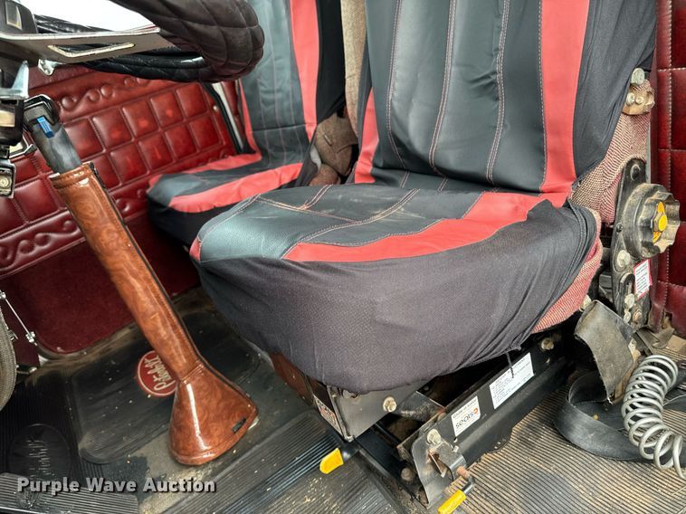 image for item EC7983 1981 Peterbilt 359 semi truck