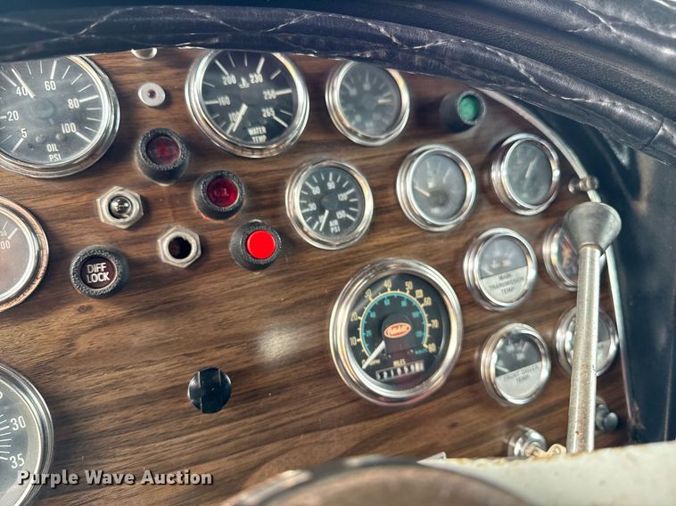 image for item EC7983 1981 Peterbilt 359 semi truck