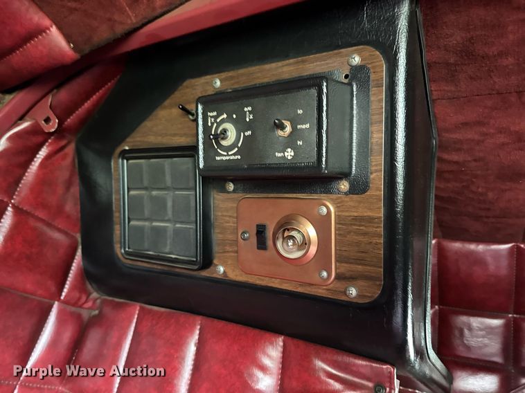 image for item EC7983 1981 Peterbilt 359 semi truck