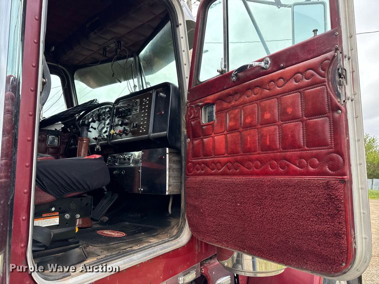 image for item EC7983 1981 Peterbilt 359 semi truck