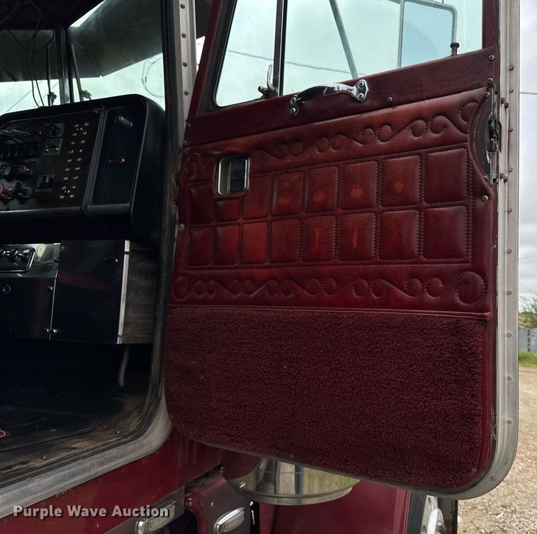 image for item EC7983 1981 Peterbilt 359 semi truck