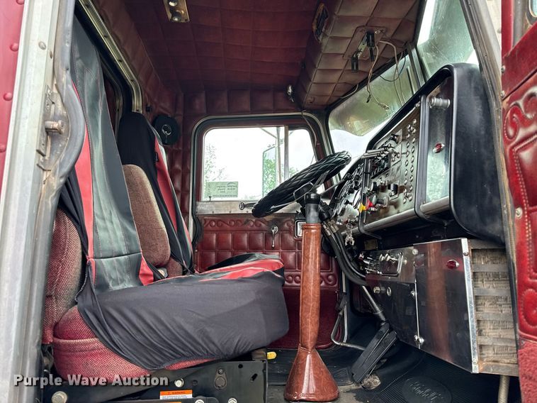 image for item EC7983 1981 Peterbilt 359 semi truck